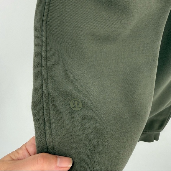 Lululemon Scuba High-Rise Jogger *Full Length in Army Green Size 0 - Picture 13 of 14